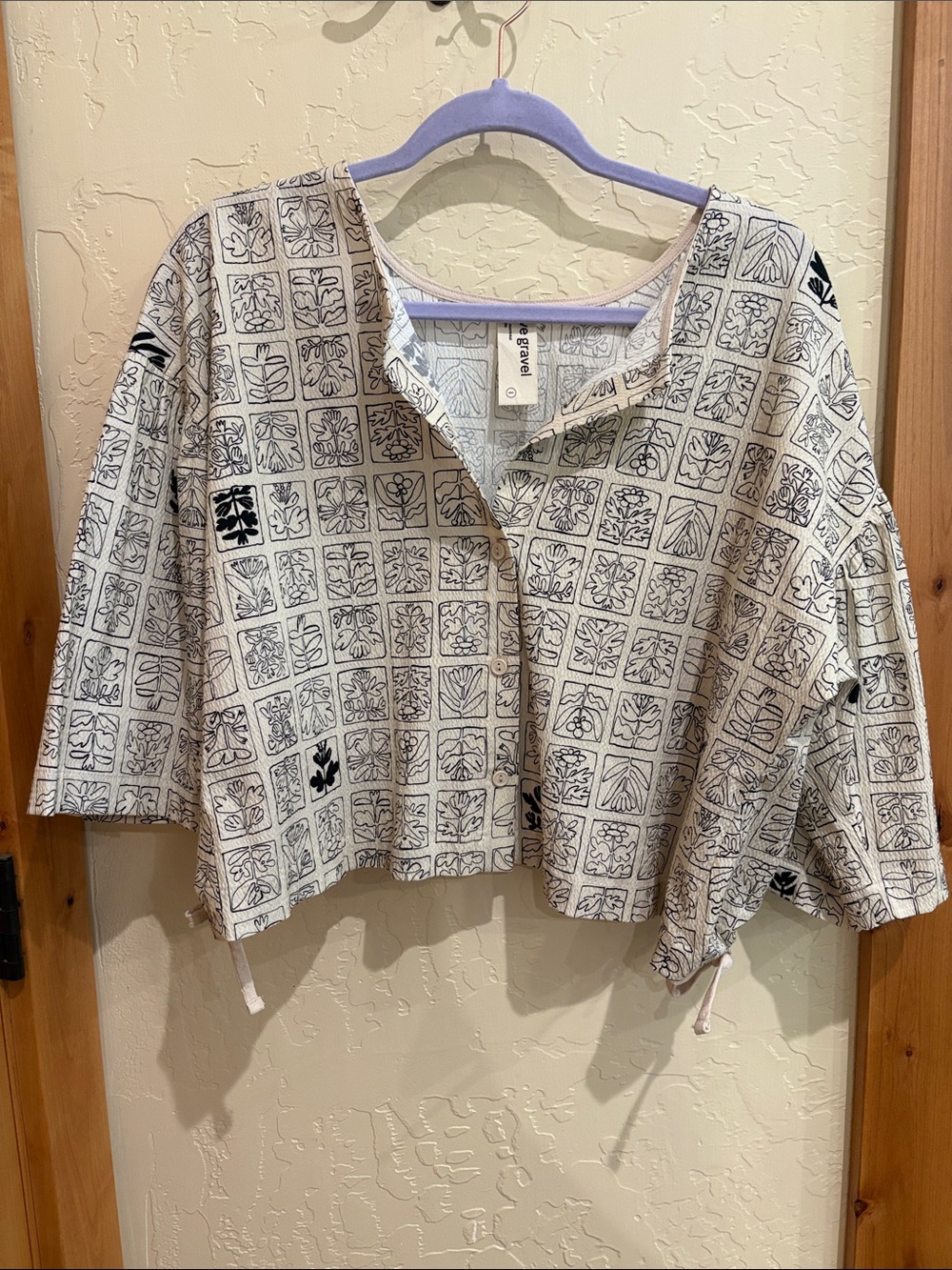 Eve Gravel Cream & Black Flower Crop Top w/Side Ties Size Large